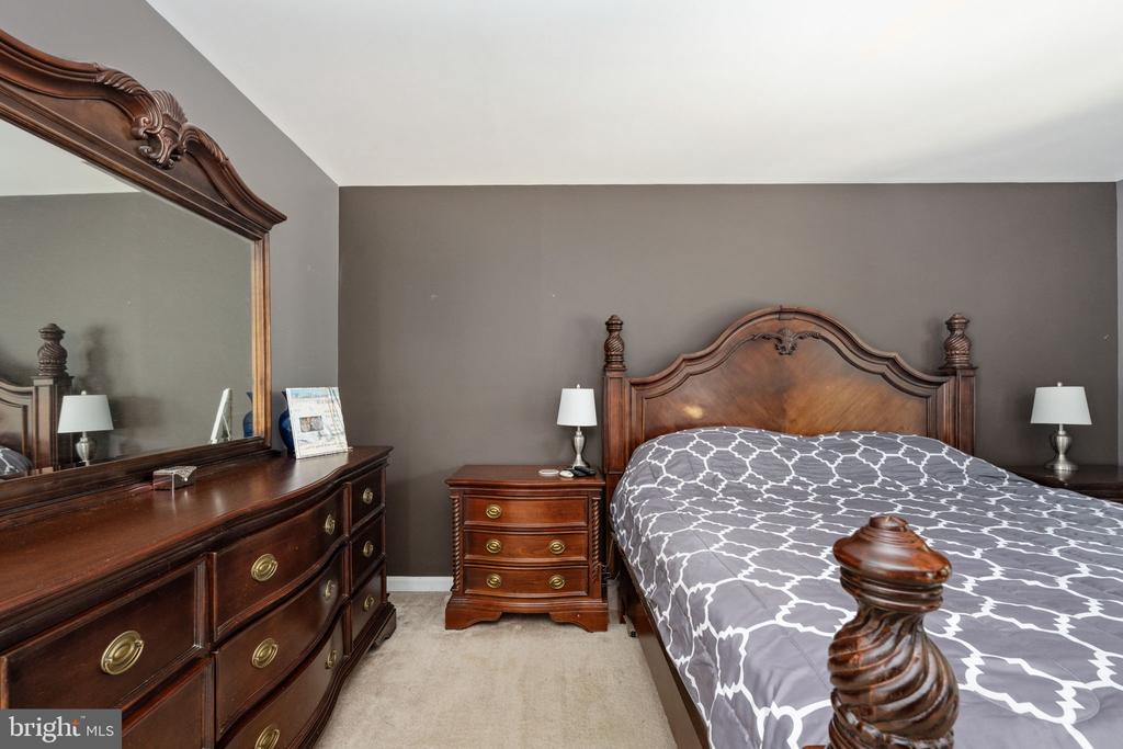 5703 E POINT CIR, SPOTSYLVANIA, Virginia 22551, 5 Bedrooms Bedrooms, ,3 BathroomsBathrooms,Residential,5703 E POINT CIR,VASP2032296 MLS # VASP2032296