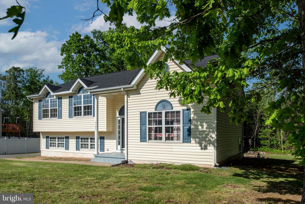 5703 E POINT CIR, SPOTSYLVANIA, Virginia 22551, 5 Bedrooms Bedrooms, ,3 BathroomsBathrooms,Residential,5703 E POINT CIR,VASP2032296 MLS # VASP2032296