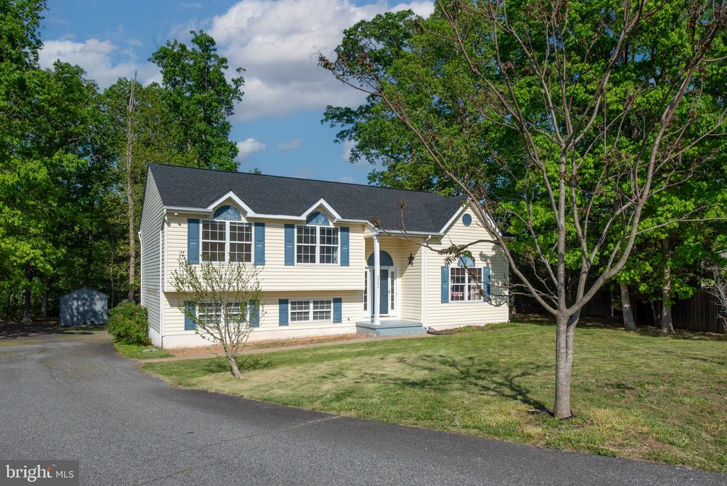 5703 E POINT CIR, SPOTSYLVANIA, Virginia 22551, 5 Bedrooms Bedrooms, ,3 BathroomsBathrooms,Residential,5703 E POINT CIR,VASP2032296 MLS # VASP2032296
