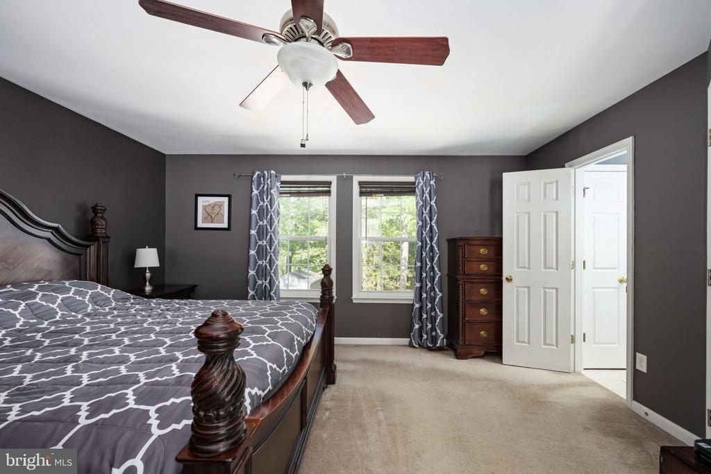 5703 E POINT CIR, SPOTSYLVANIA, Virginia 22551, 5 Bedrooms Bedrooms, ,3 BathroomsBathrooms,Residential,5703 E POINT CIR,VASP2032296 MLS # VASP2032296