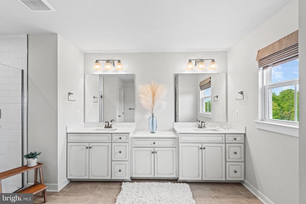 8005 INTERNATIONAL DR, WARRENTON, Virginia, 6 Bedrooms Bedrooms, ,5 BathroomsBathrooms,Residential,8005 INTERNATIONAL DR,VAFQ2016324 MLS # VAFQ2016324