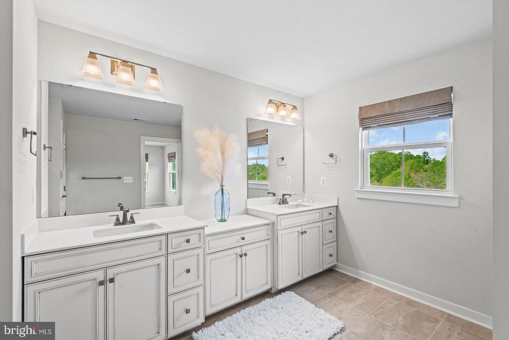 8005 INTERNATIONAL DR, WARRENTON, Virginia, 6 Bedrooms Bedrooms, ,5 BathroomsBathrooms,Residential,8005 INTERNATIONAL DR,VAFQ2016324 MLS # VAFQ2016324