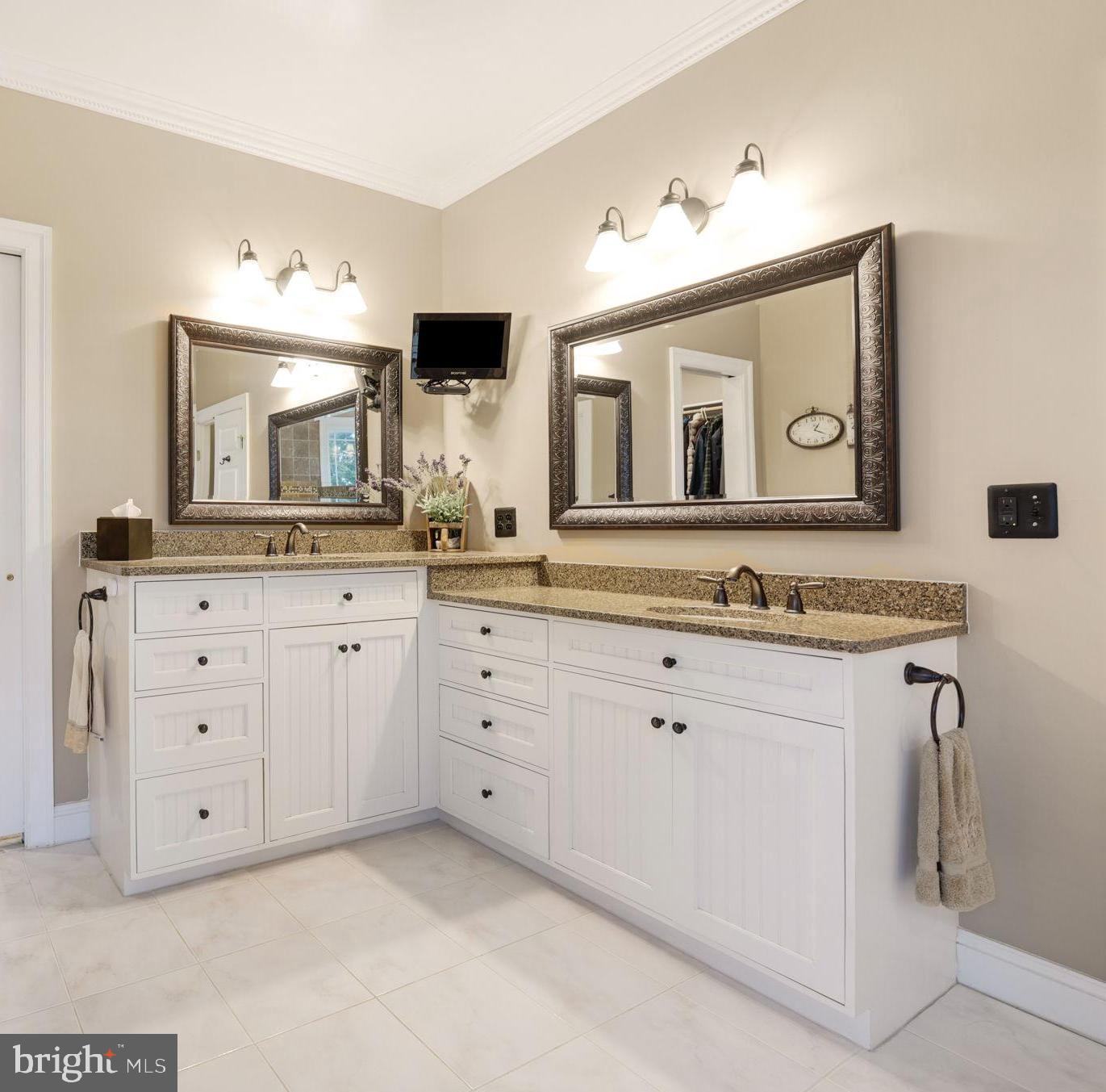 34844 APPLE PRIDE CT, ROUND HILL, Virginia 20141, 5 Bedrooms Bedrooms, ,4 BathroomsBathrooms,Residential,For sale,34844 APPLE PRIDE CT,VALO2094042 MLS # VALO2094042