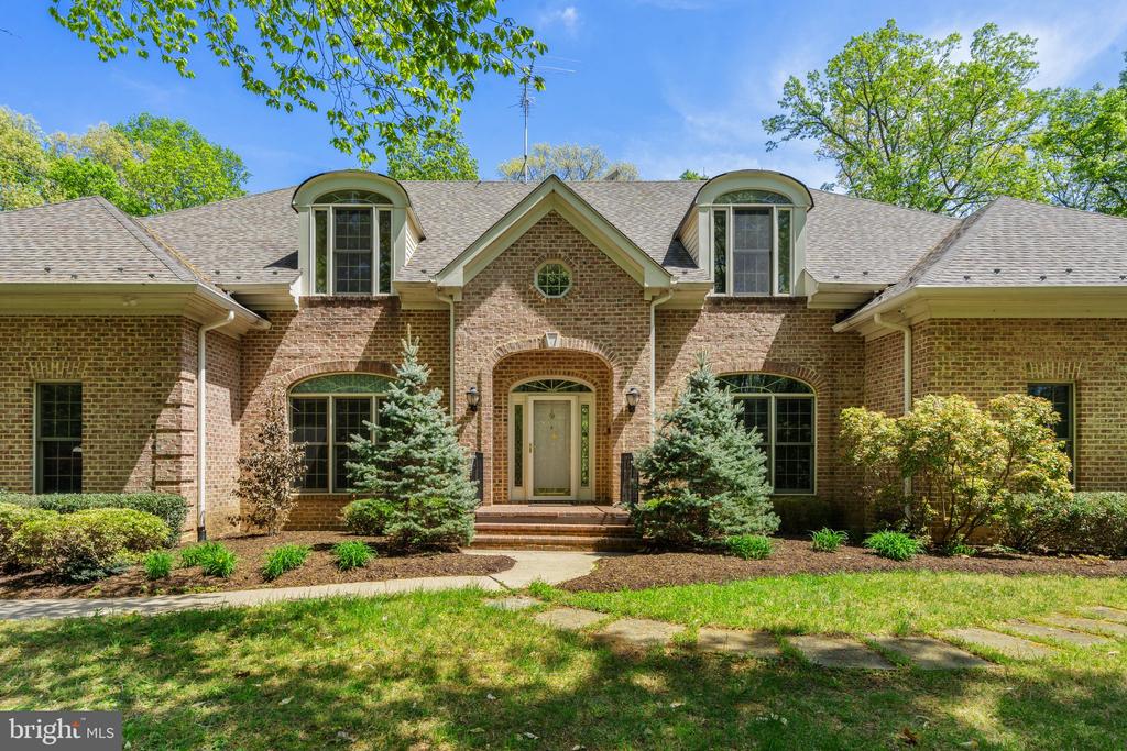 8363 S CREEDMORE SOUTH DR, WARRENTON, Virginia, 3 Bedrooms Bedrooms, ,4 BathroomsBathrooms,Residential,8363 S CREEDMORE SOUTH DR,VAFQ2016352 MLS # VAFQ2016352