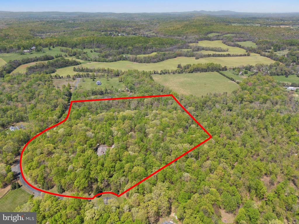 8363 S CREEDMORE SOUTH DR, WARRENTON, Virginia, 3 Bedrooms Bedrooms, ,4 BathroomsBathrooms,Residential,8363 S CREEDMORE SOUTH DR,VAFQ2016352 MLS # VAFQ2016352
