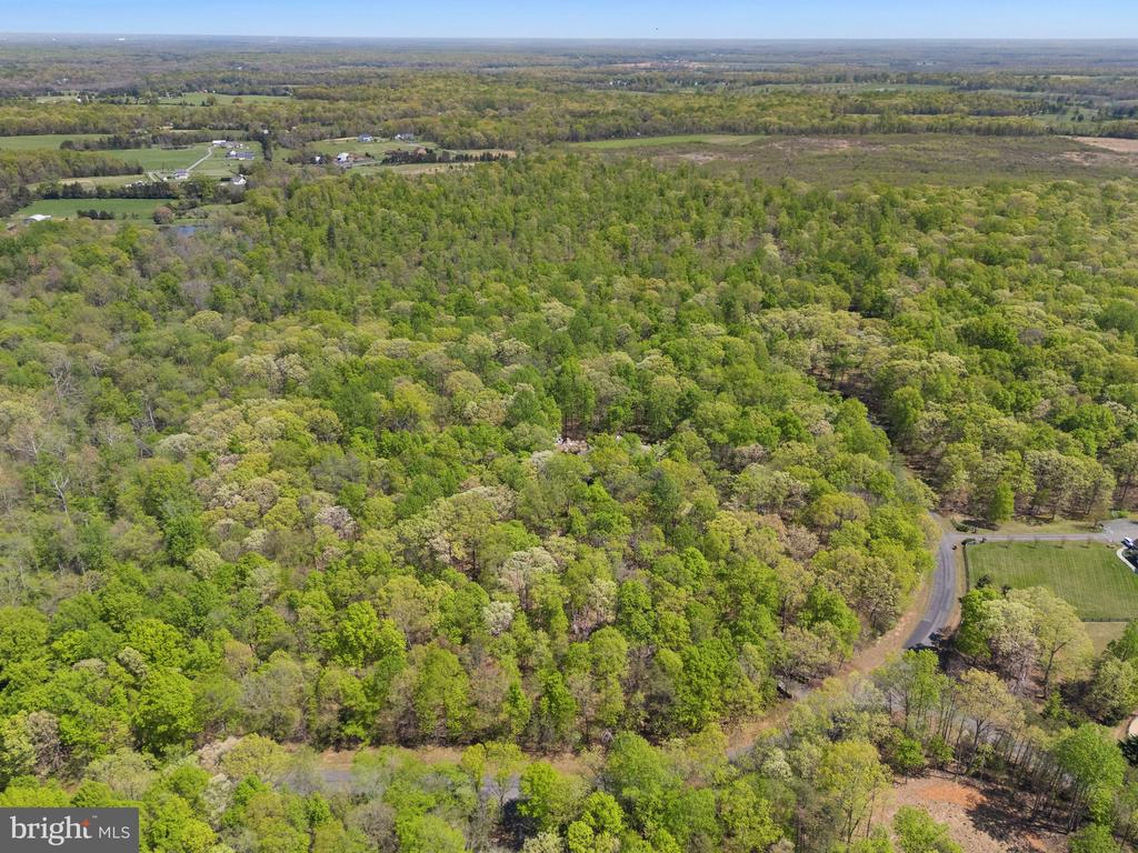 8363 S CREEDMORE SOUTH DR, WARRENTON, Virginia, 3 Bedrooms Bedrooms, ,4 BathroomsBathrooms,Residential,8363 S CREEDMORE SOUTH DR,VAFQ2016352 MLS # VAFQ2016352