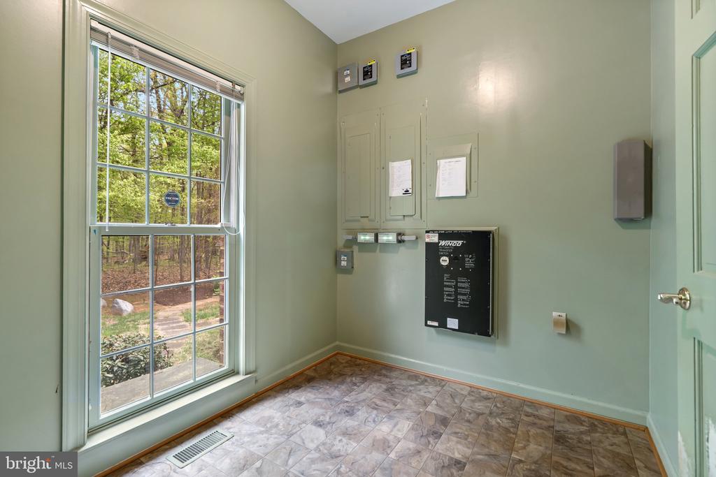 8363 S CREEDMORE SOUTH DR, WARRENTON, Virginia, 3 Bedrooms Bedrooms, ,4 BathroomsBathrooms,Residential,8363 S CREEDMORE SOUTH DR,VAFQ2016352 MLS # VAFQ2016352