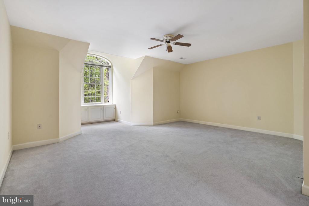 8363 S CREEDMORE SOUTH DR, WARRENTON, Virginia, 3 Bedrooms Bedrooms, ,4 BathroomsBathrooms,Residential,8363 S CREEDMORE SOUTH DR,VAFQ2016352 MLS # VAFQ2016352