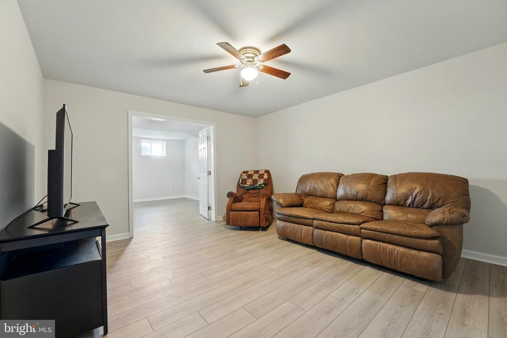 11209 SPRING MEADOW BLVD, FREDERICKSBURG, Virginia 22407, 4 Bedrooms Bedrooms, ,3 BathroomsBathrooms,Residential,11209 SPRING MEADOW BLVD,VASP2032680 MLS # VASP2032680