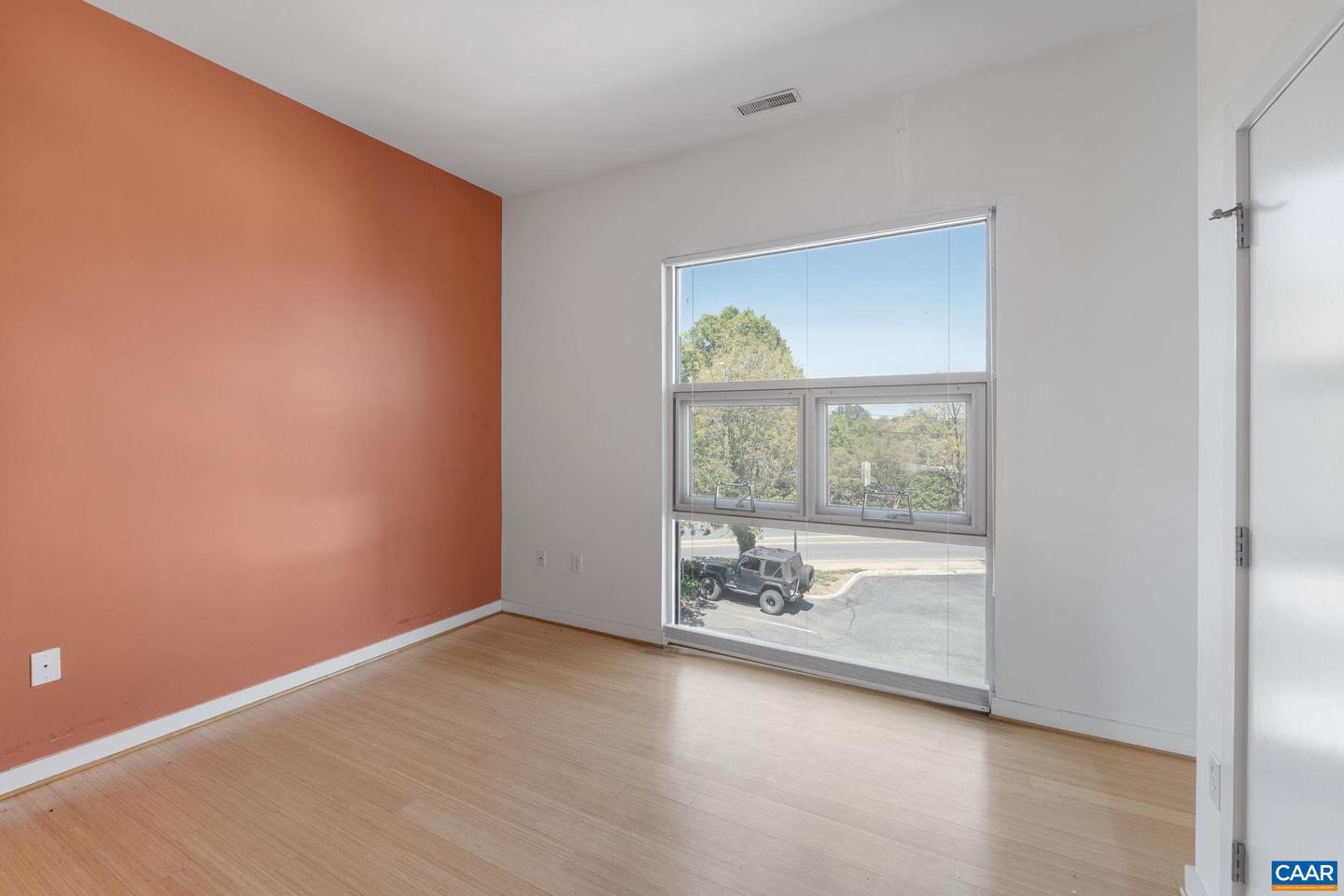 820 EAST HIGH ST #8, CHARLOTTESVILLE, Virginia 22902, 1 Bedroom Bedrooms, ,1 BathroomBathrooms,Residential,For sale,820 EAST HIGH ST #8,663439 MLS # 663439