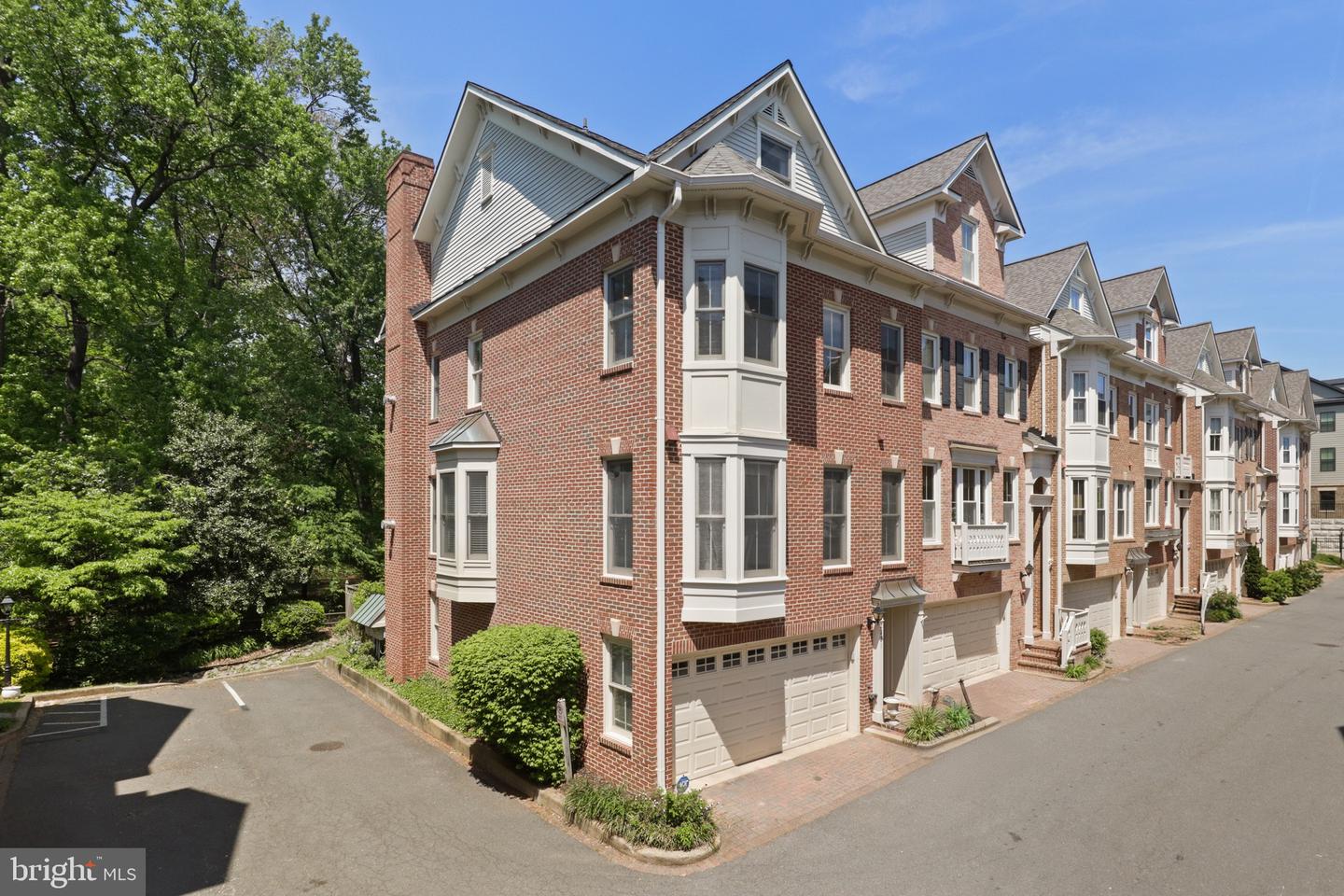 2331 N VAN BUREN CT, ARLINGTON, Virginia 22205, 3 Bedrooms Bedrooms, ,3 BathroomsBathrooms,Residential,For sale,2331 N VAN BUREN CT,VAAR2056282 MLS # VAAR2056282