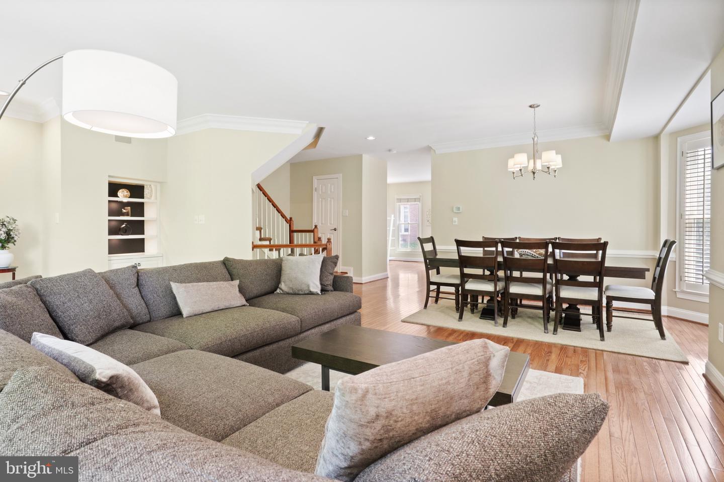 2331 N VAN BUREN CT, ARLINGTON, Virginia 22205, 3 Bedrooms Bedrooms, ,3 BathroomsBathrooms,Residential,For sale,2331 N VAN BUREN CT,VAAR2056282 MLS # VAAR2056282