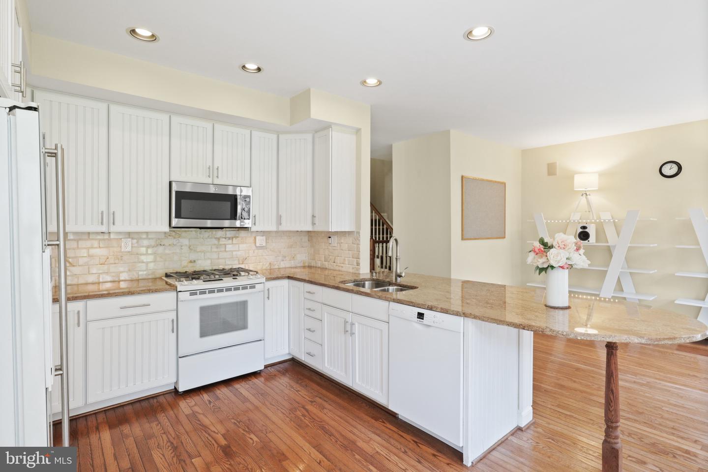 2331 N VAN BUREN CT, ARLINGTON, Virginia 22205, 3 Bedrooms Bedrooms, ,3 BathroomsBathrooms,Residential,For sale,2331 N VAN BUREN CT,VAAR2056282 MLS # VAAR2056282