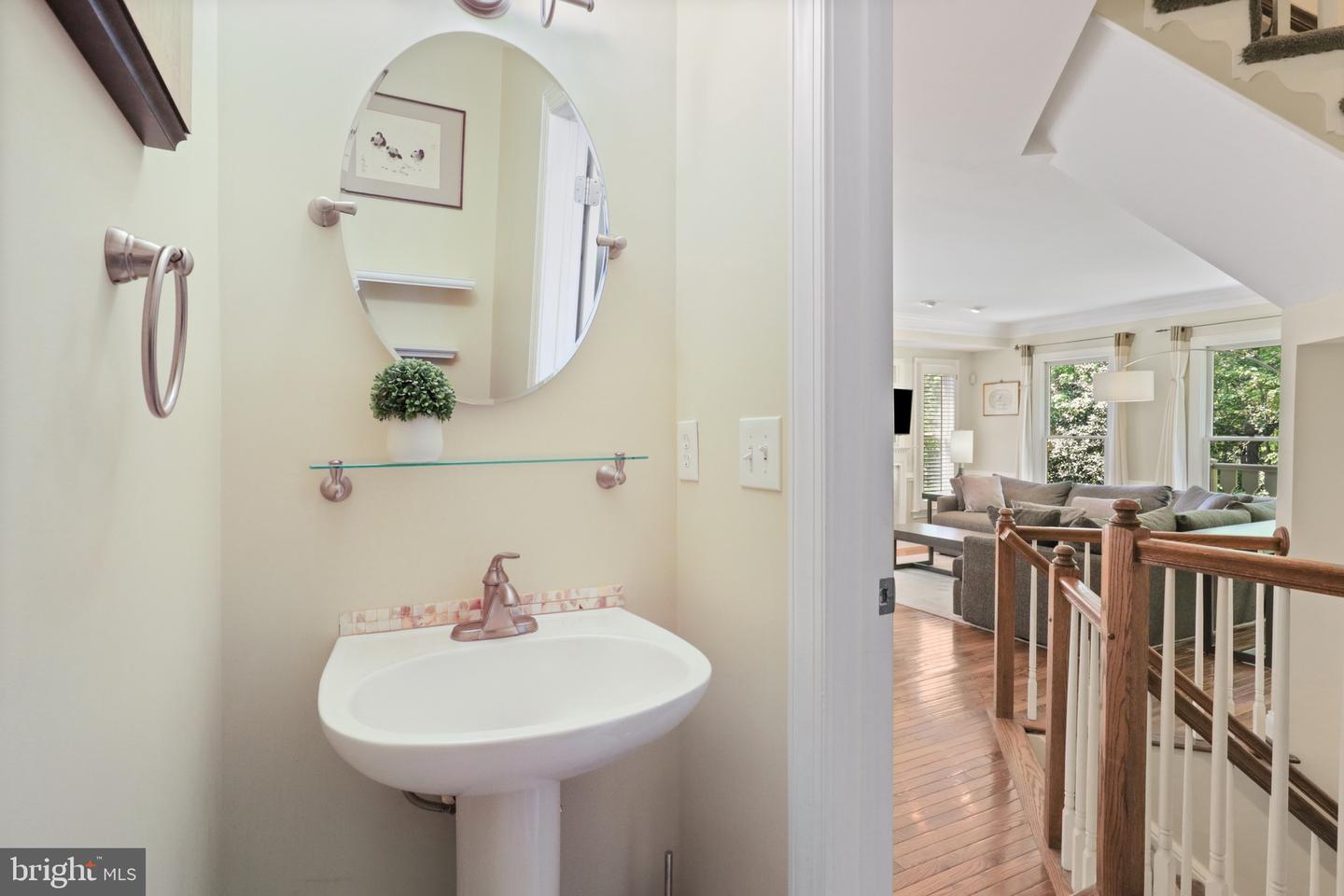 2331 N VAN BUREN CT, ARLINGTON, Virginia 22205, 3 Bedrooms Bedrooms, ,3 BathroomsBathrooms,Residential,For sale,2331 N VAN BUREN CT,VAAR2056282 MLS # VAAR2056282