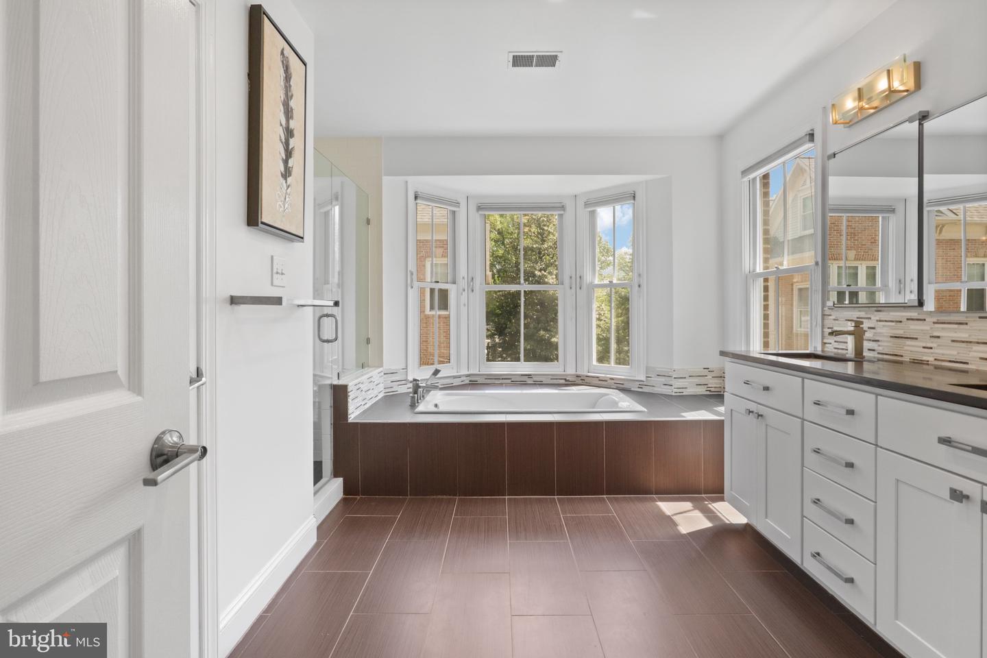 2331 N VAN BUREN CT, ARLINGTON, Virginia 22205, 3 Bedrooms Bedrooms, ,3 BathroomsBathrooms,Residential,For sale,2331 N VAN BUREN CT,VAAR2056282 MLS # VAAR2056282