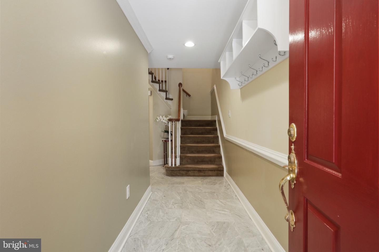 2331 N VAN BUREN CT, ARLINGTON, Virginia 22205, 3 Bedrooms Bedrooms, ,3 BathroomsBathrooms,Residential,For sale,2331 N VAN BUREN CT,VAAR2056282 MLS # VAAR2056282