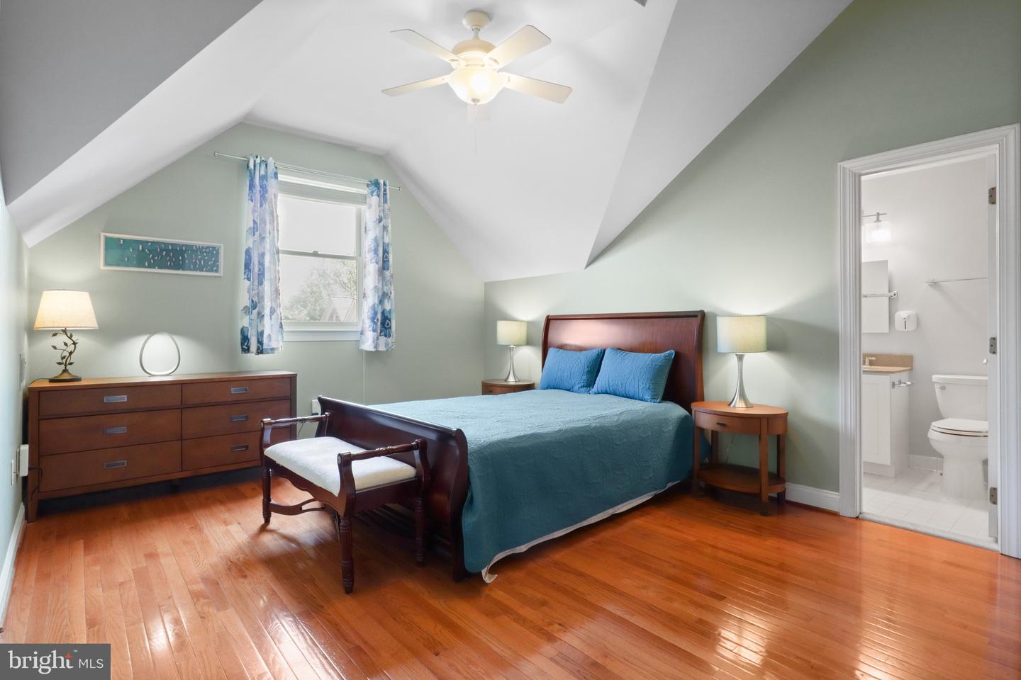 2331 N VAN BUREN CT, ARLINGTON, Virginia 22205, 3 Bedrooms Bedrooms, ,3 BathroomsBathrooms,Residential,For sale,2331 N VAN BUREN CT,VAAR2056282 MLS # VAAR2056282