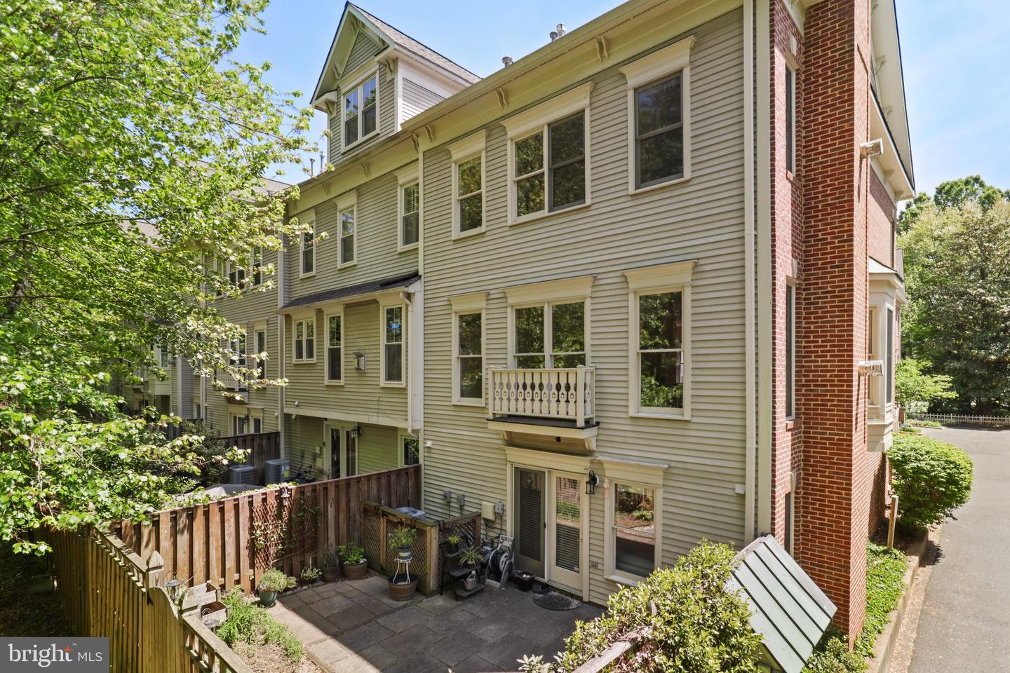 2331 N VAN BUREN CT, ARLINGTON, Virginia 22205, 3 Bedrooms Bedrooms, ,3 BathroomsBathrooms,Residential,For sale,2331 N VAN BUREN CT,VAAR2056282 MLS # VAAR2056282