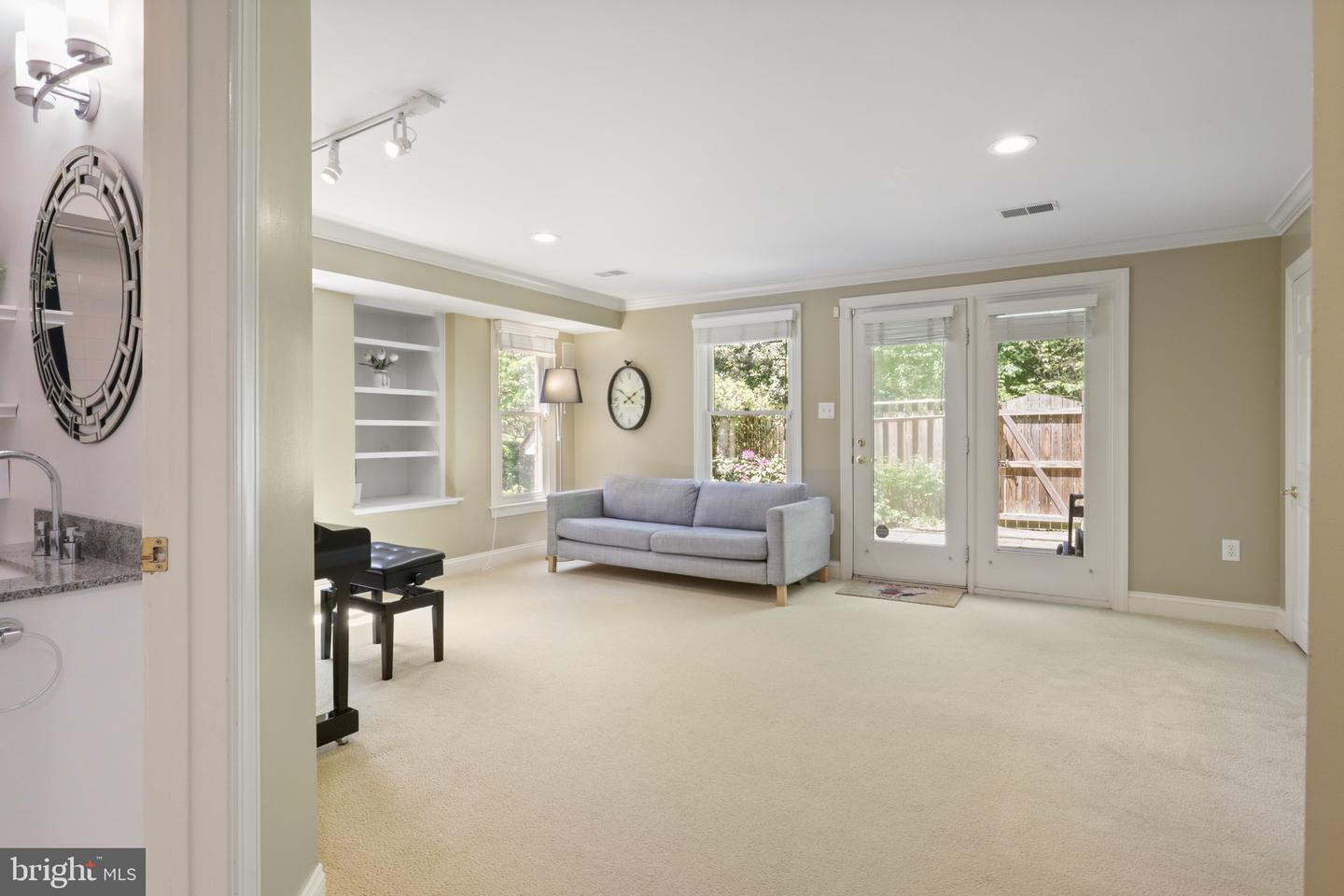 2331 N VAN BUREN CT, ARLINGTON, Virginia 22205, 3 Bedrooms Bedrooms, ,3 BathroomsBathrooms,Residential,For sale,2331 N VAN BUREN CT,VAAR2056282 MLS # VAAR2056282