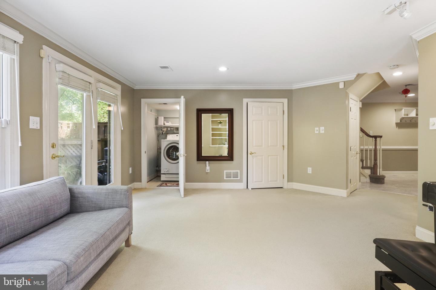 2331 N VAN BUREN CT, ARLINGTON, Virginia 22205, 3 Bedrooms Bedrooms, ,3 BathroomsBathrooms,Residential,For sale,2331 N VAN BUREN CT,VAAR2056282 MLS # VAAR2056282