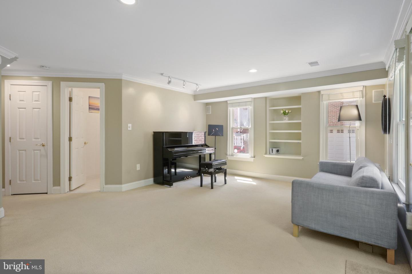 2331 N VAN BUREN CT, ARLINGTON, Virginia 22205, 3 Bedrooms Bedrooms, ,3 BathroomsBathrooms,Residential,For sale,2331 N VAN BUREN CT,VAAR2056282 MLS # VAAR2056282