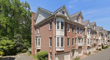 2331 N VAN BUREN CT, ARLINGTON, Virginia 22205, 3 Bedrooms Bedrooms, ,3 BathroomsBathrooms,Residential,For sale,2331 N VAN BUREN CT,VAAR2056282 MLS # VAAR2056282
