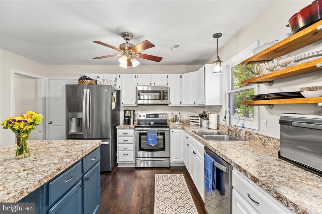 10712 BRADFORD ST, SPOTSYLVANIA, Virginia 22553, 5 Bedrooms Bedrooms, ,3 BathroomsBathrooms,Residential,10712 BRADFORD ST,VASP2032732 MLS # VASP2032732