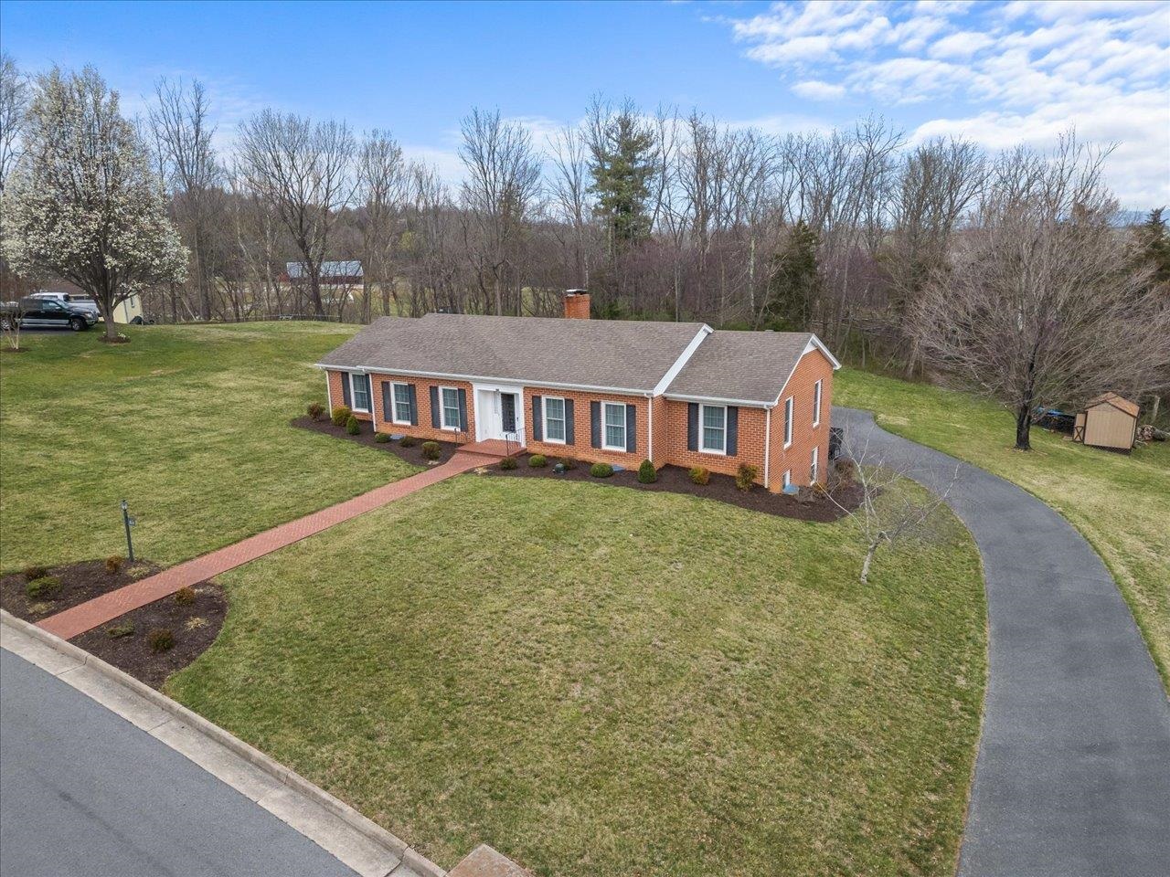 824 LAMMERMOOR DR, STAUNTON, Virginia 24401, 3 Bedrooms Bedrooms, ,2 BathroomsBathrooms,Residential,824 LAMMERMOOR DR,662534 MLS # 662534