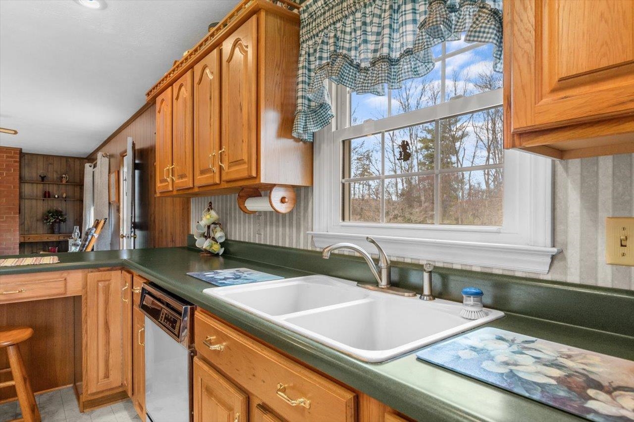 824 LAMMERMOOR DR, STAUNTON, Virginia 24401, 3 Bedrooms Bedrooms, ,2 BathroomsBathrooms,Residential,824 LAMMERMOOR DR,662534 MLS # 662534