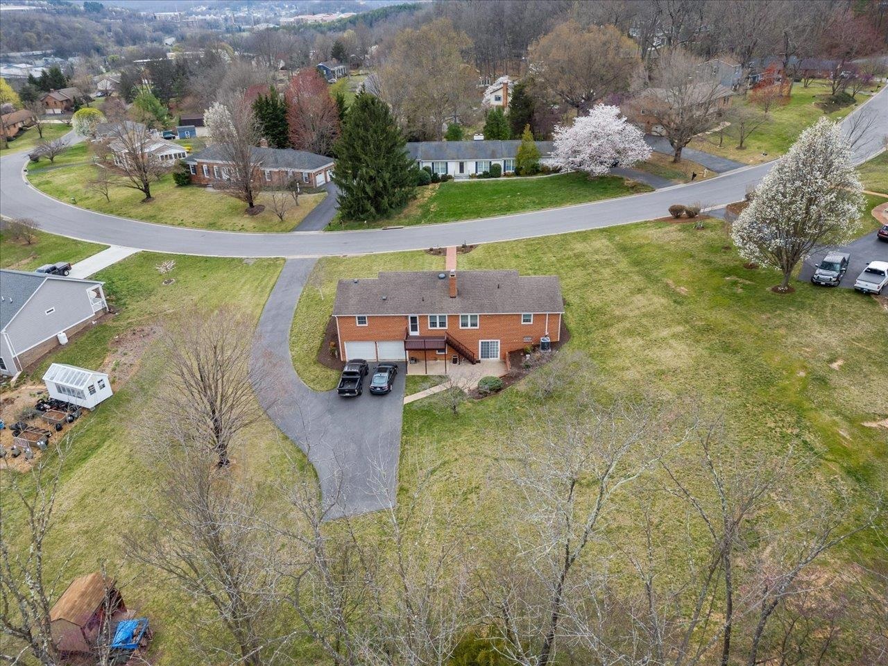 824 LAMMERMOOR DR, STAUNTON, Virginia 24401, 3 Bedrooms Bedrooms, ,2 BathroomsBathrooms,Residential,824 LAMMERMOOR DR,662534 MLS # 662534