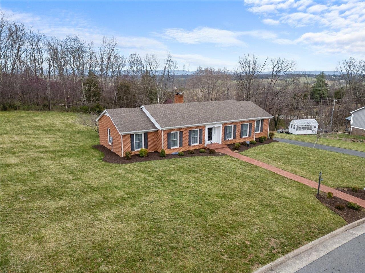 824 LAMMERMOOR DR, STAUNTON, Virginia 24401, 3 Bedrooms Bedrooms, ,2 BathroomsBathrooms,Residential,824 LAMMERMOOR DR,662534 MLS # 662534