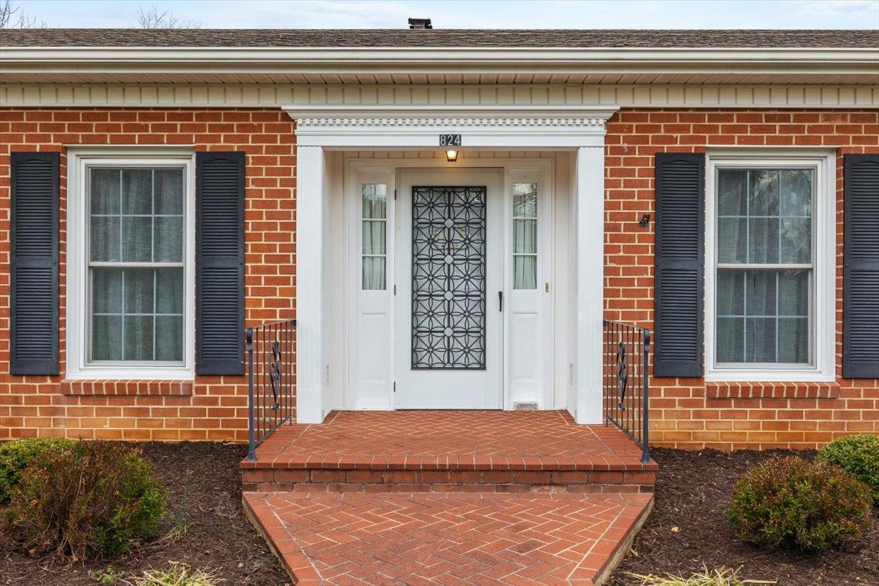 824 LAMMERMOOR DR, STAUNTON, Virginia 24401, 3 Bedrooms Bedrooms, ,2 BathroomsBathrooms,Residential,824 LAMMERMOOR DR,662534 MLS # 662534
