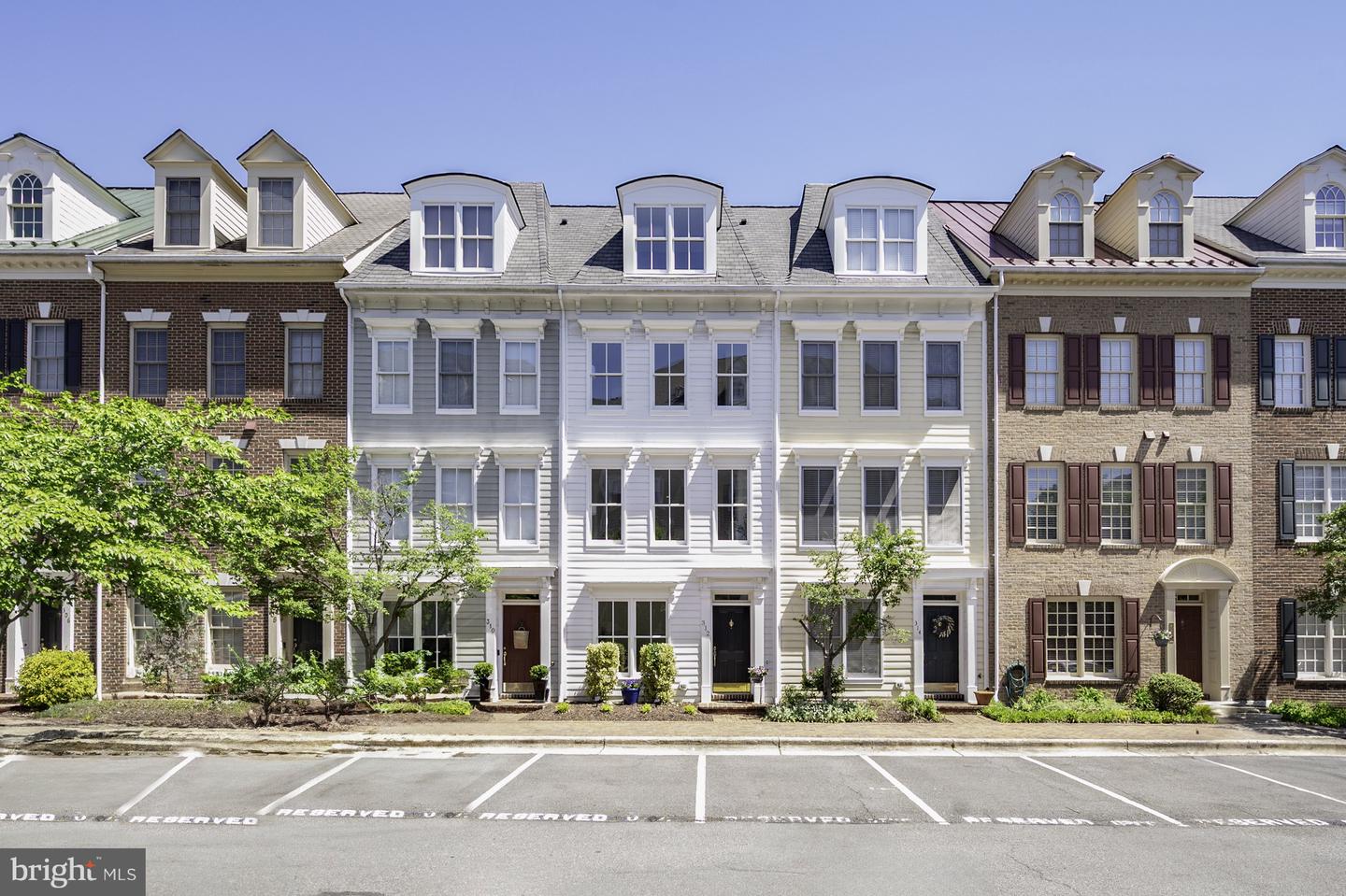 312 S PAYNE ST, ALEXANDRIA, Virginia 22314, 3 Bedrooms Bedrooms, ,3 BathroomsBathrooms,Residential,For sale,312 S PAYNE ST,VAAX2044576 MLS # VAAX2044576
