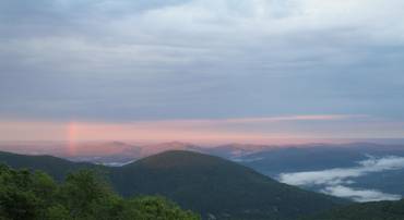 Enjoy breathtaking mountain, valley and sunrise views all year round from this stunning 3 bedroom condo.