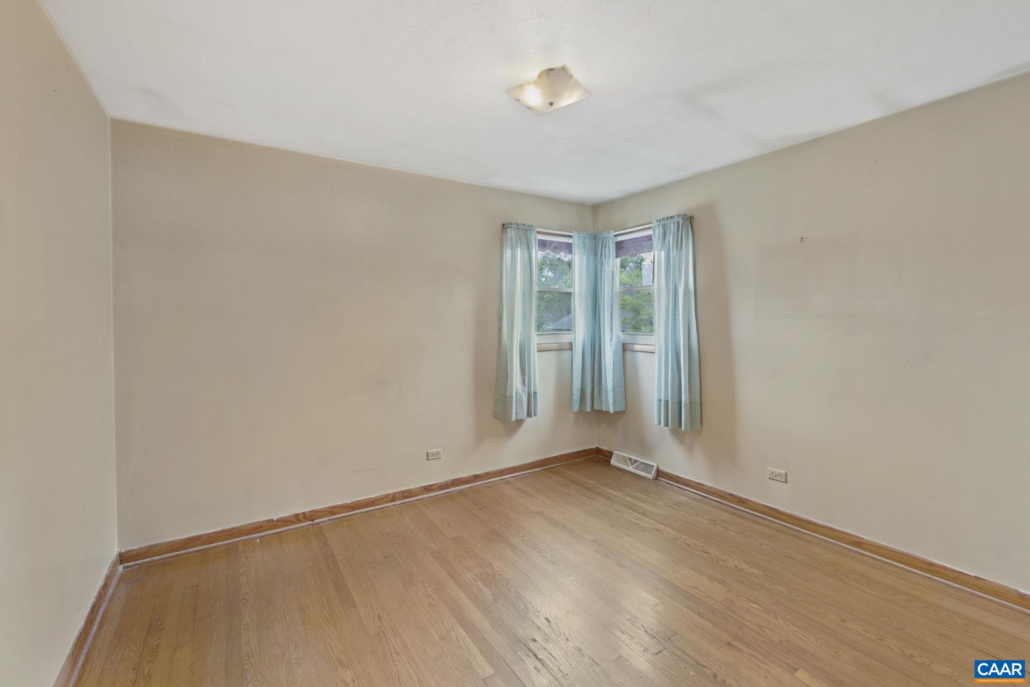 411 FAIRWAY AVE, CHARLOTTESVILLE, Virginia 22902, 3 Bedrooms Bedrooms, ,1 BathroomBathrooms,Residential,411 FAIRWAY AVE,663941 MLS # 663941