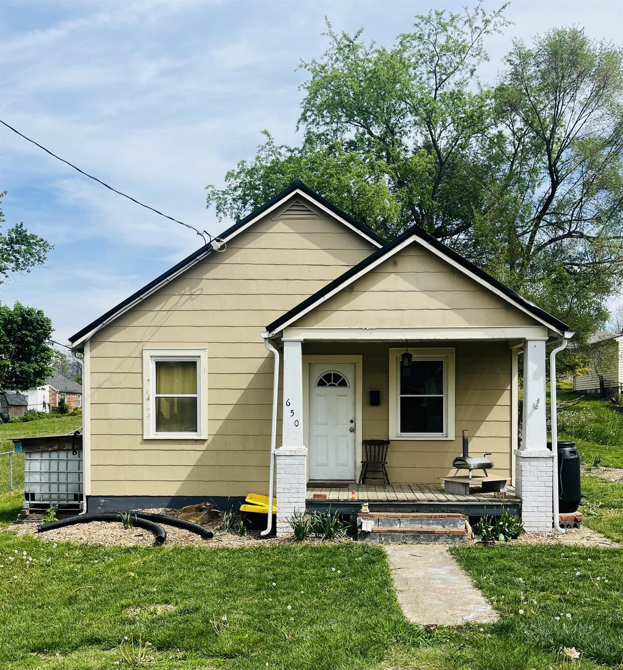 650 N AUGUSTA AVE, WAYNESBORO, Virginia 22980, 2 Bedrooms Bedrooms, ,1 BathroomBathrooms,Residential,650 N AUGUSTA AVE,663944 MLS # 663944
