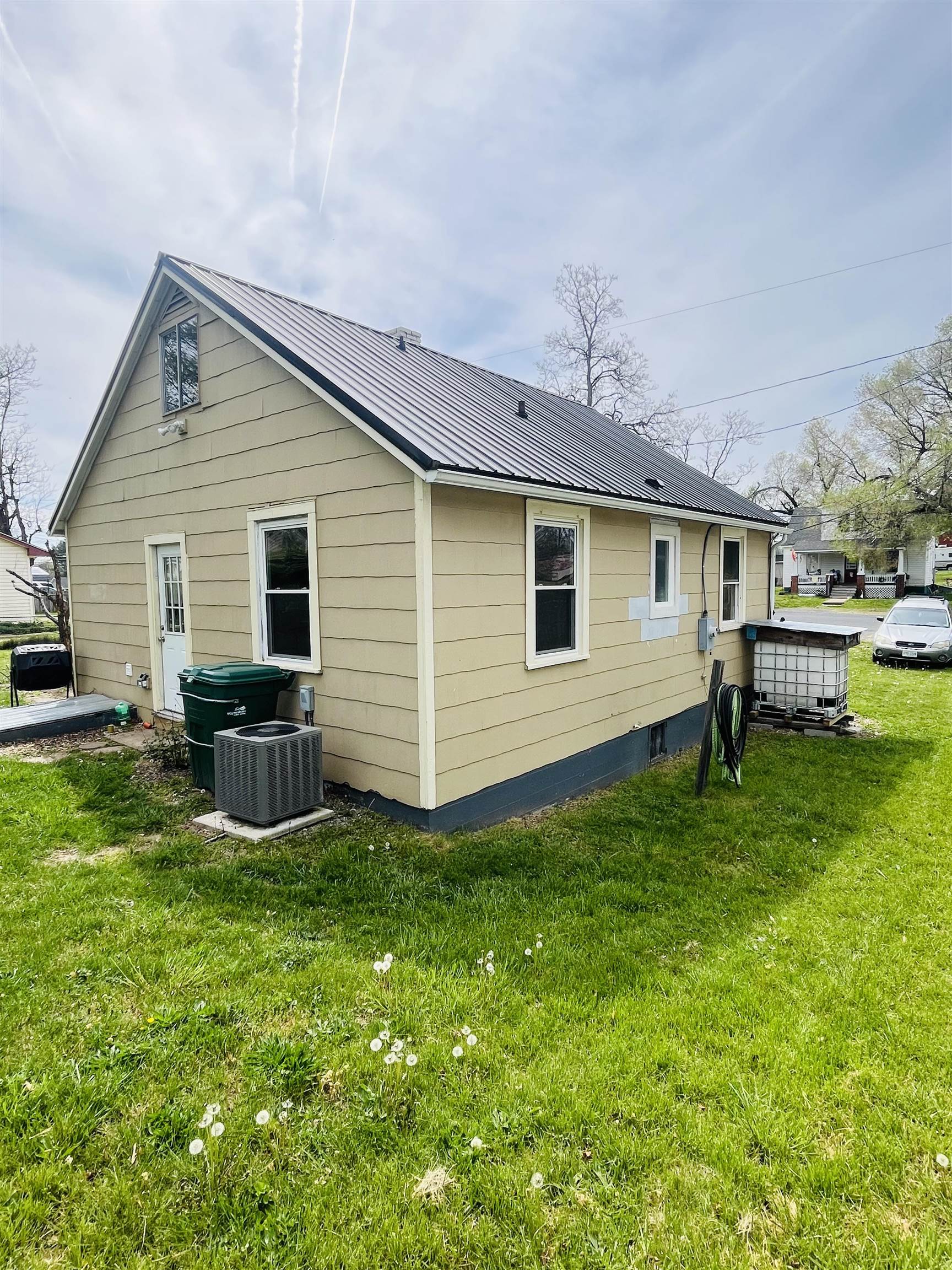 650 N AUGUSTA AVE, WAYNESBORO, Virginia 22980, 2 Bedrooms Bedrooms, ,1 BathroomBathrooms,Residential,650 N AUGUSTA AVE,663944 MLS # 663944