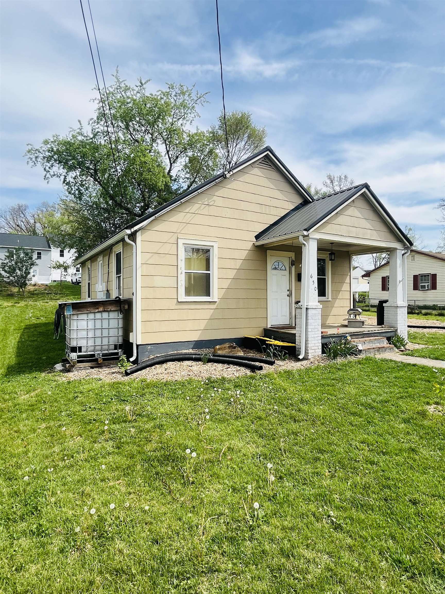 650 N AUGUSTA AVE, WAYNESBORO, Virginia 22980, 2 Bedrooms Bedrooms, ,1 BathroomBathrooms,Residential,650 N AUGUSTA AVE,663944 MLS # 663944