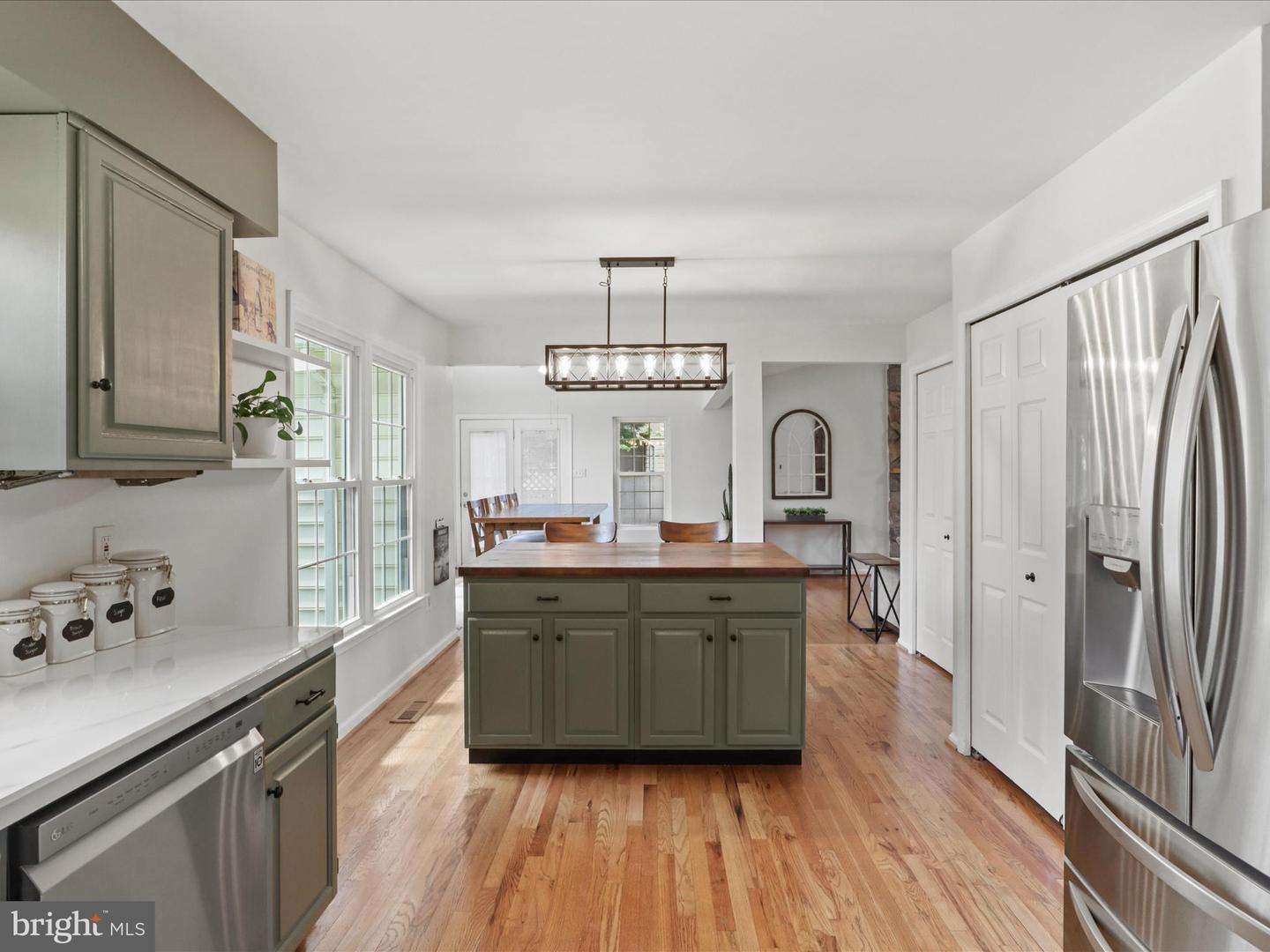 214 PRIMAVERA CIR, STERLING, Virginia 20165, 4 Bedrooms Bedrooms, ,3 BathroomsBathrooms,Residential,For sale,214 PRIMAVERA CIR,VALO2094986 MLS # VALO2094986