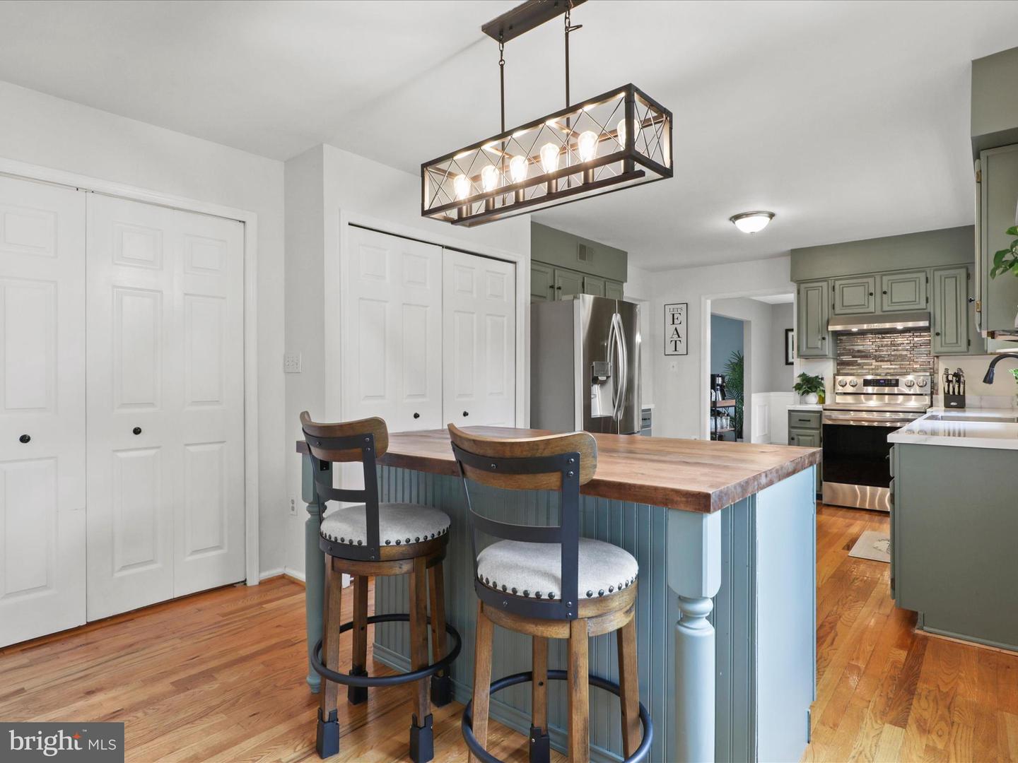 214 PRIMAVERA CIR, STERLING, Virginia 20165, 4 Bedrooms Bedrooms, ,3 BathroomsBathrooms,Residential,For sale,214 PRIMAVERA CIR,VALO2094986 MLS # VALO2094986