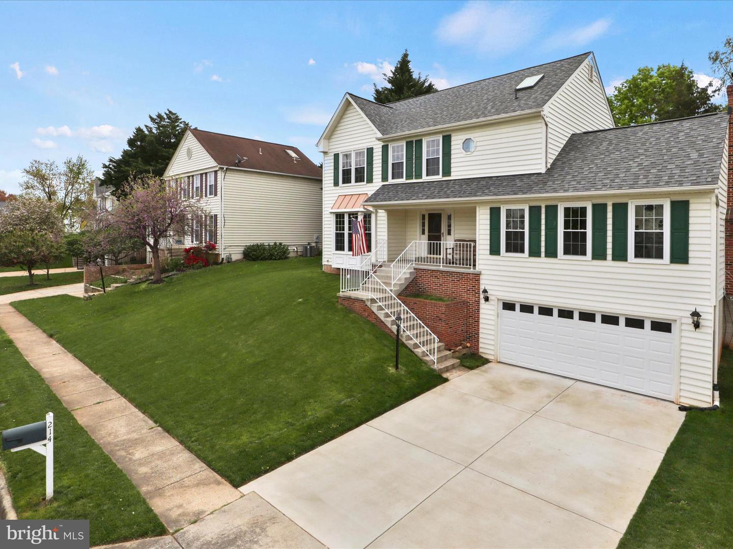 214 PRIMAVERA CIR, STERLING, Virginia 20165, 4 Bedrooms Bedrooms, ,3 BathroomsBathrooms,Residential,For sale,214 PRIMAVERA CIR,VALO2094986 MLS # VALO2094986