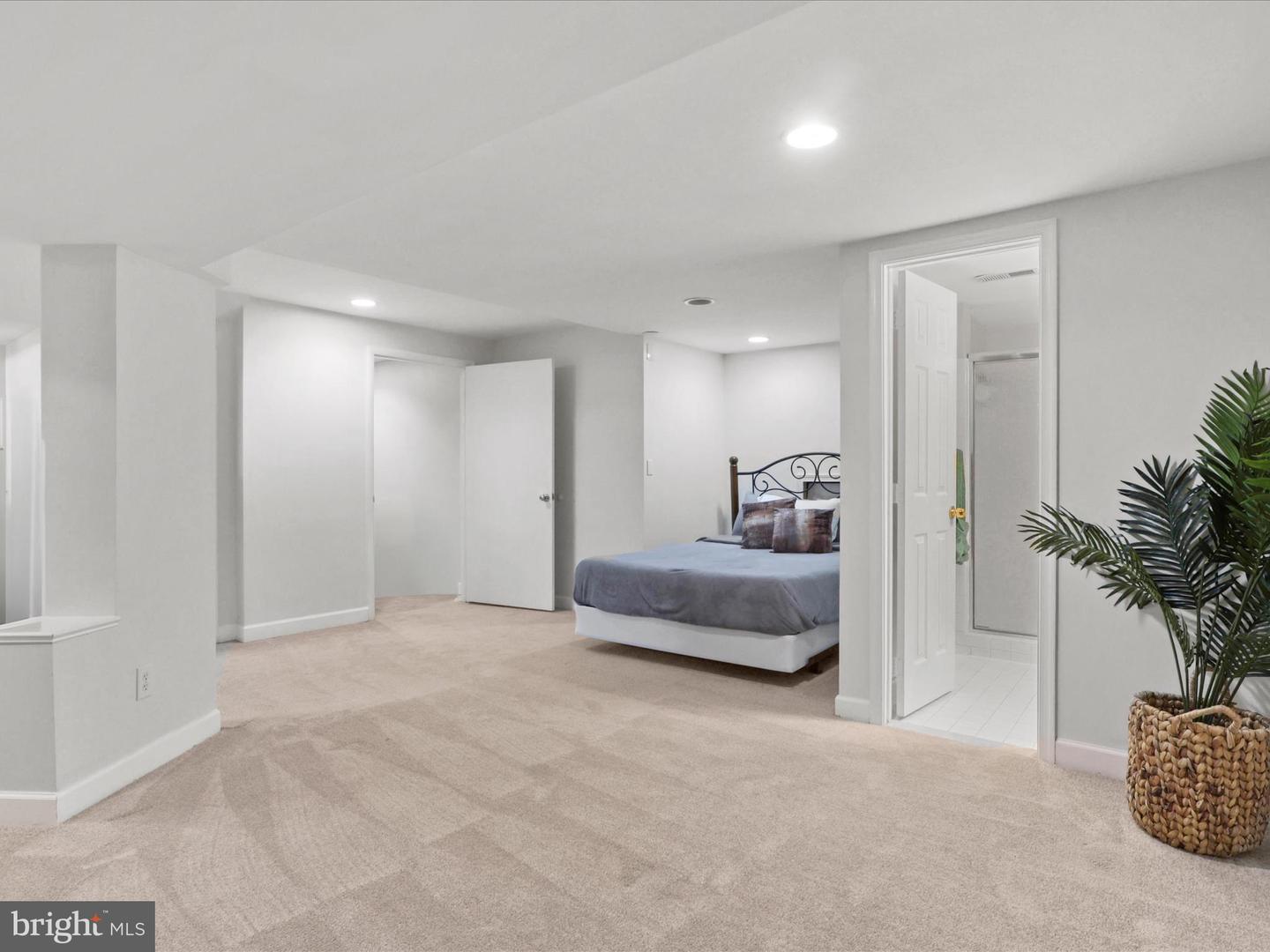 214 PRIMAVERA CIR, STERLING, Virginia 20165, 4 Bedrooms Bedrooms, ,3 BathroomsBathrooms,Residential,For sale,214 PRIMAVERA CIR,VALO2094986 MLS # VALO2094986
