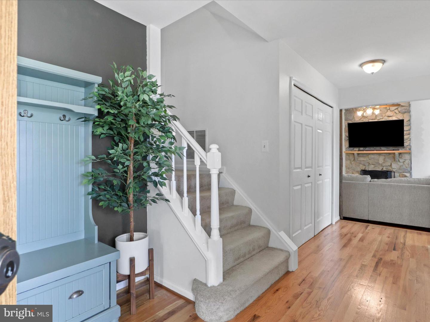 214 PRIMAVERA CIR, STERLING, Virginia 20165, 4 Bedrooms Bedrooms, ,3 BathroomsBathrooms,Residential,For sale,214 PRIMAVERA CIR,VALO2094986 MLS # VALO2094986