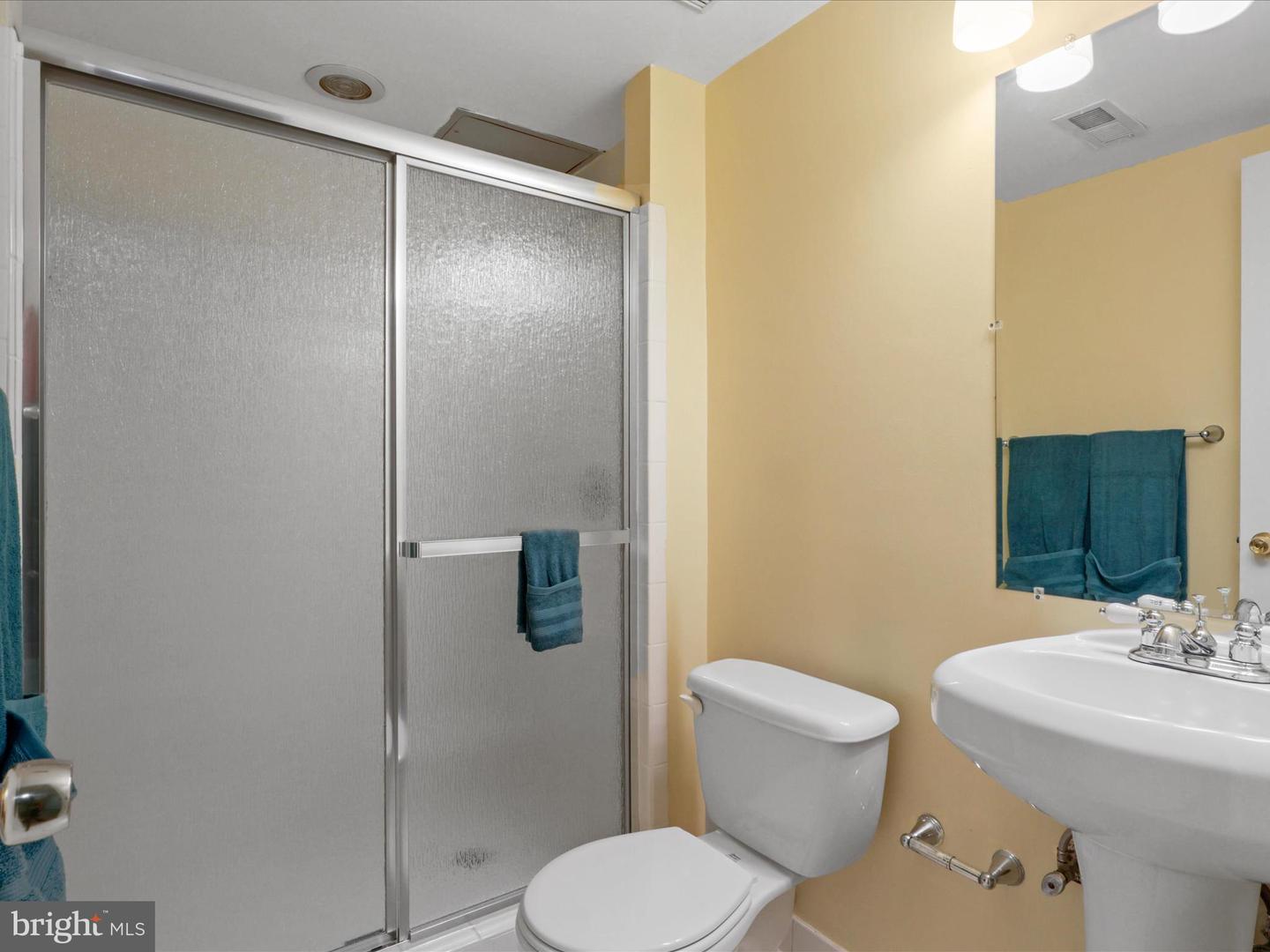 214 PRIMAVERA CIR, STERLING, Virginia 20165, 4 Bedrooms Bedrooms, ,3 BathroomsBathrooms,Residential,For sale,214 PRIMAVERA CIR,VALO2094986 MLS # VALO2094986