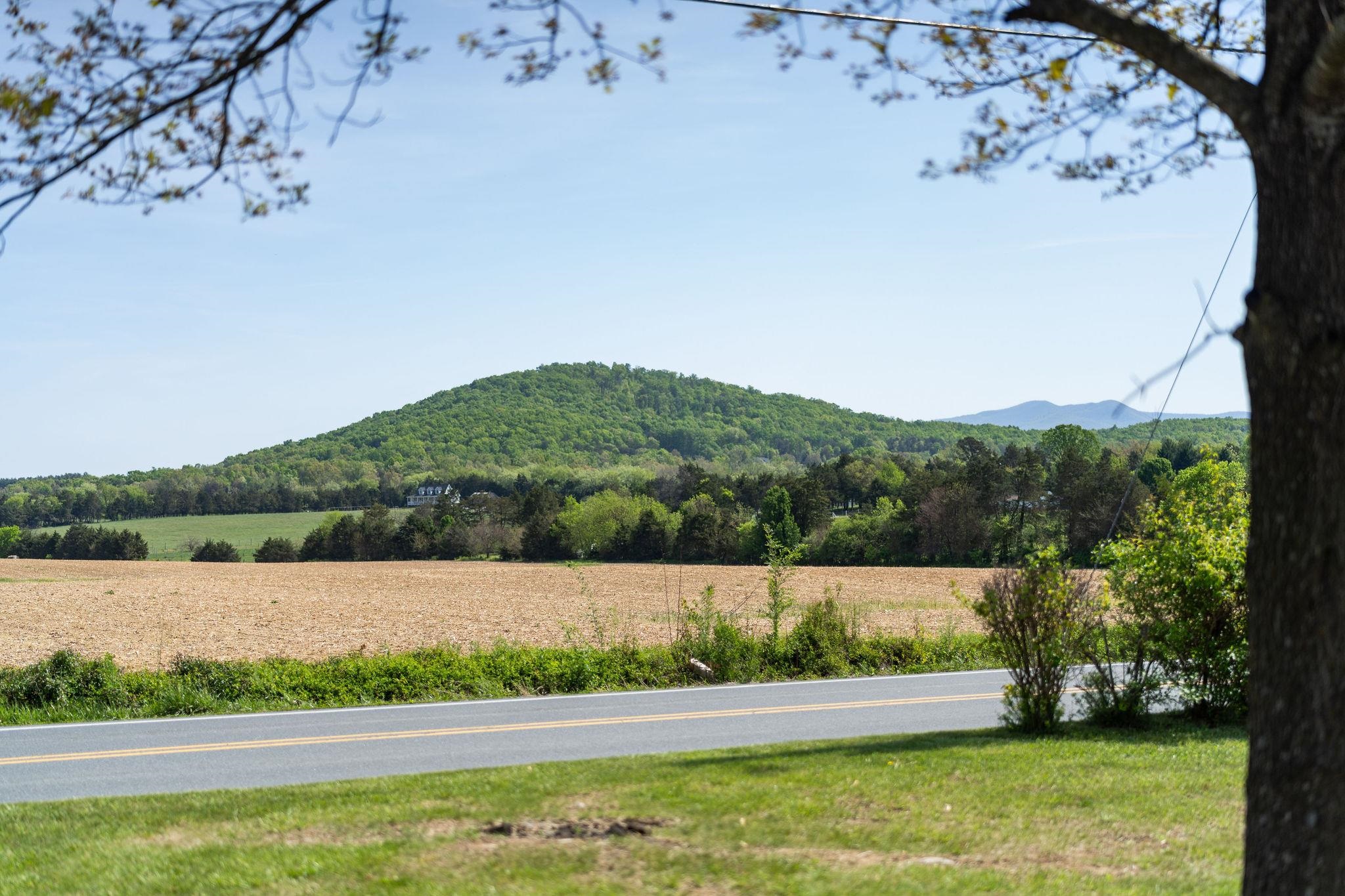 19 NEW HOPE AND CRIMORA RD, WAYNESBORO, Virginia 22980, 2 Bedrooms Bedrooms, ,1 BathroomBathrooms,Residential,19 NEW HOPE AND CRIMORA RD,663951 MLS # 663951