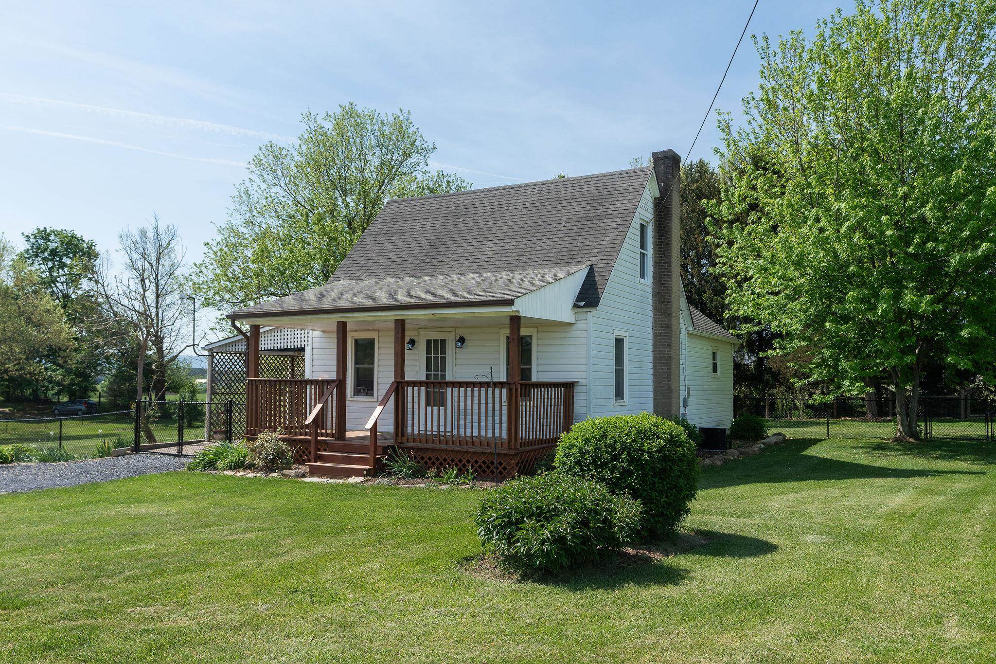 19 NEW HOPE AND CRIMORA RD, WAYNESBORO, Virginia 22980, 2 Bedrooms Bedrooms, ,1 BathroomBathrooms,Residential,19 NEW HOPE AND CRIMORA RD,663951 MLS # 663951