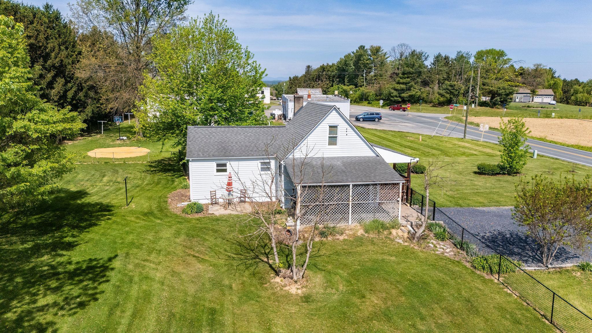 19 NEW HOPE AND CRIMORA RD, WAYNESBORO, Virginia 22980, 2 Bedrooms Bedrooms, ,1 BathroomBathrooms,Residential,19 NEW HOPE AND CRIMORA RD,663951 MLS # 663951