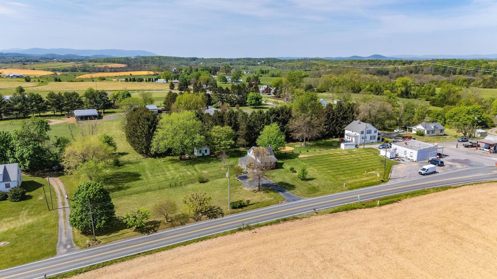 19 NEW HOPE AND CRIMORA RD, WAYNESBORO, Virginia 22980, 2 Bedrooms Bedrooms, ,1 BathroomBathrooms,Residential,19 NEW HOPE AND CRIMORA RD,663951 MLS # 663951