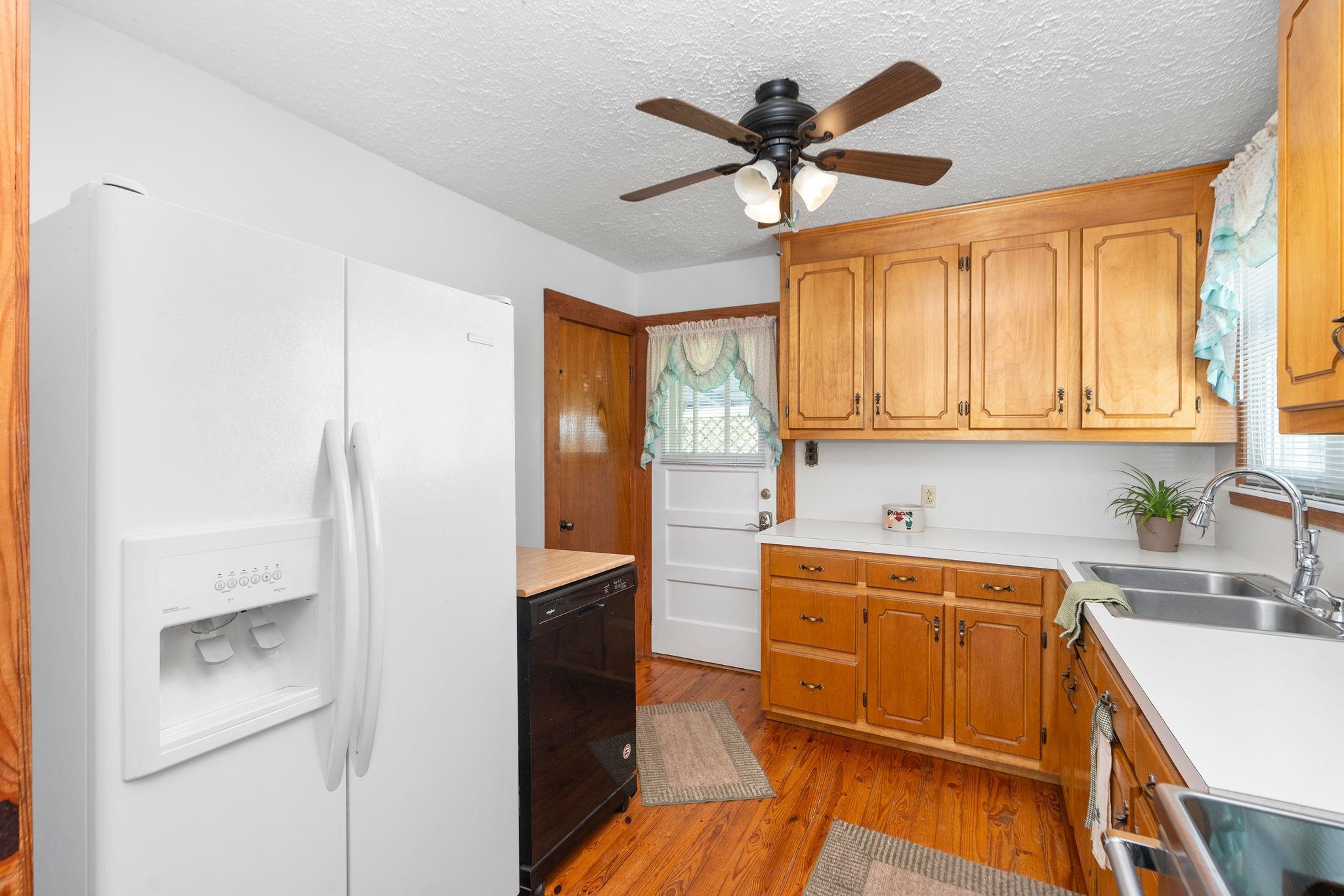 19 NEW HOPE AND CRIMORA RD, WAYNESBORO, Virginia 22980, 2 Bedrooms Bedrooms, ,1 BathroomBathrooms,Residential,19 NEW HOPE AND CRIMORA RD,663951 MLS # 663951