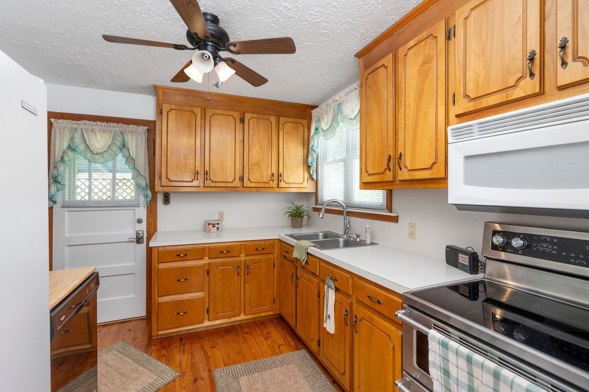 19 NEW HOPE AND CRIMORA RD, WAYNESBORO, Virginia 22980, 2 Bedrooms Bedrooms, ,1 BathroomBathrooms,Residential,19 NEW HOPE AND CRIMORA RD,663951 MLS # 663951